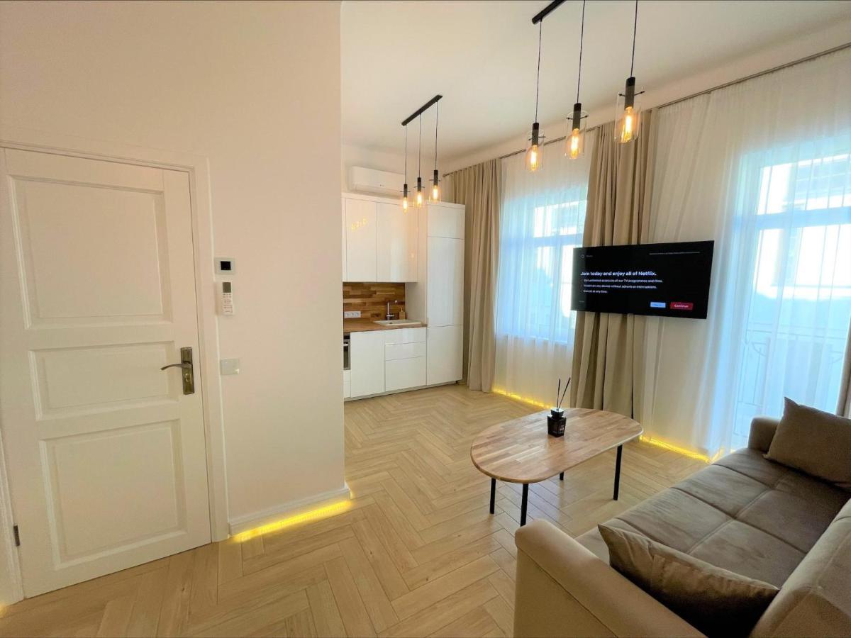 Picturesque Old Town Apartment With Charming Balcony Каунас Экстерьер фото